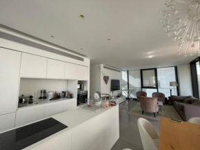 Modern Beachfront Haven 3BR w/parking by HolyGuest